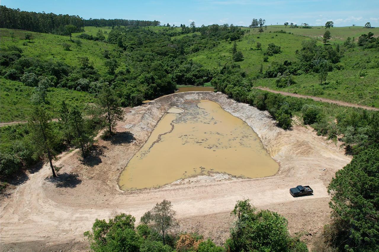 Construção de represa em área rural — Interior-SP